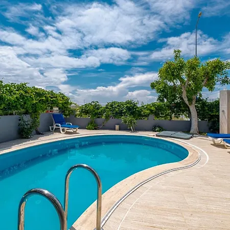 Charming With Private Pool In *