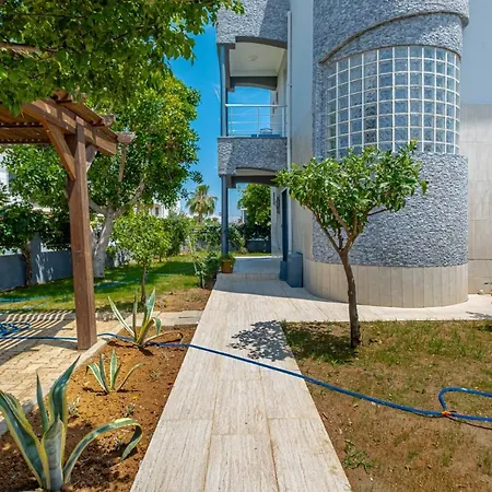 Charming With Private Pool In * 베렉