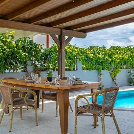 Charming With Private Pool In