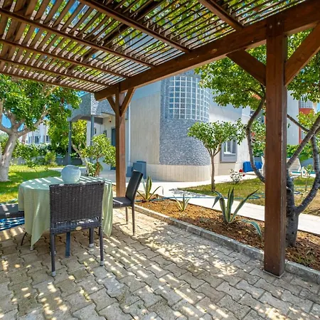 Charming With Private Pool In
