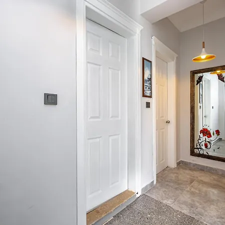 Charming With Private Pool In