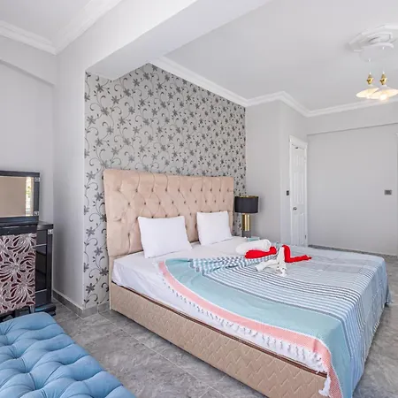 Charming With Private Pool In
