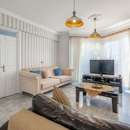 Charming With Private Pool In