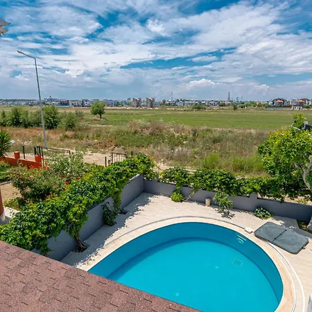Charming With Private Pool In